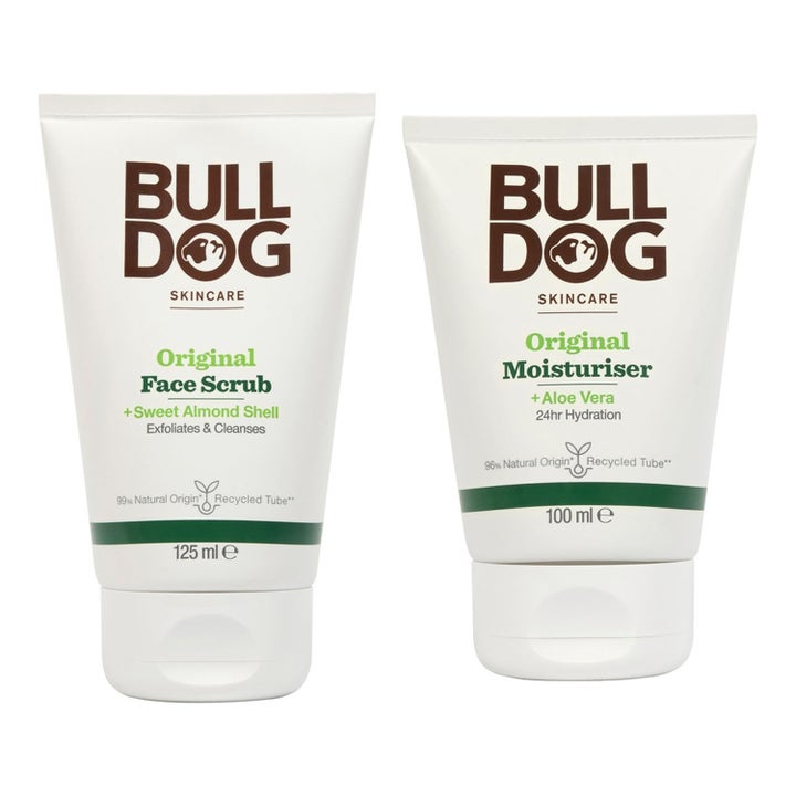 Bulldog Original Face Scrub 125 ml og Moisturiser 100 ml duo i hvite tuber som eksfolierer og gir fukt.