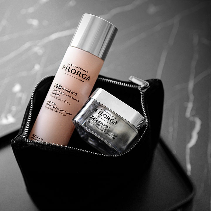 Filorga NCEF-Essence 150 ml fuktighetsgivende ansiktsvann i en svart toalettmappe for en glødende hud