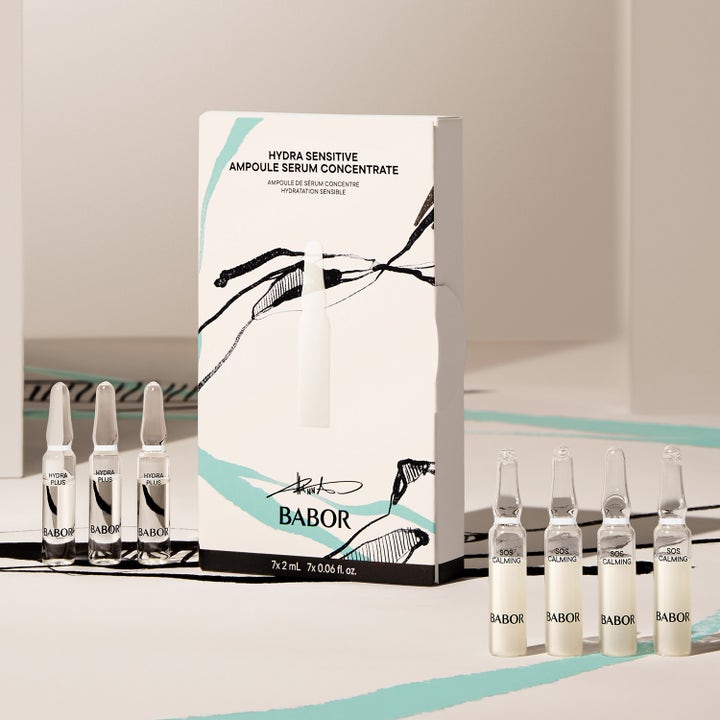 Babor Hydra Sensitive 14 ml beroligende serum i glassampuller merket Hydra Plus og SOS Calming foran hvit eske.