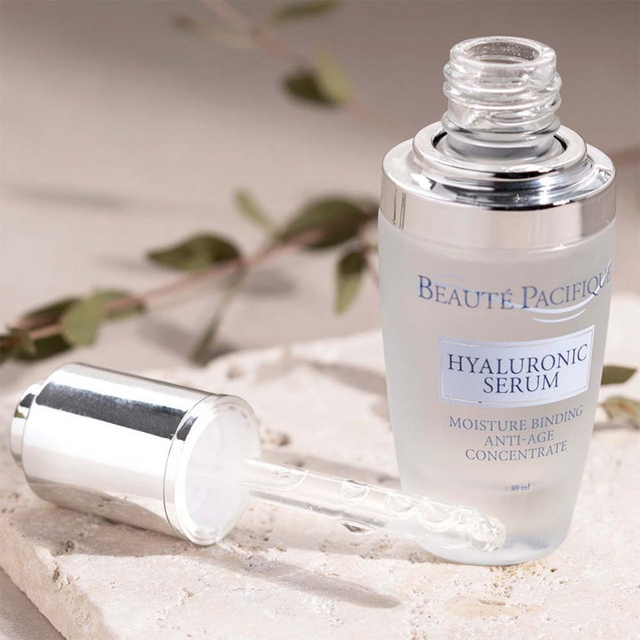 Beauté Pacifique Symphonique Hyaluronic Serum 30 ml fuktighetsgivende serum i frostet glassflaske med pipette