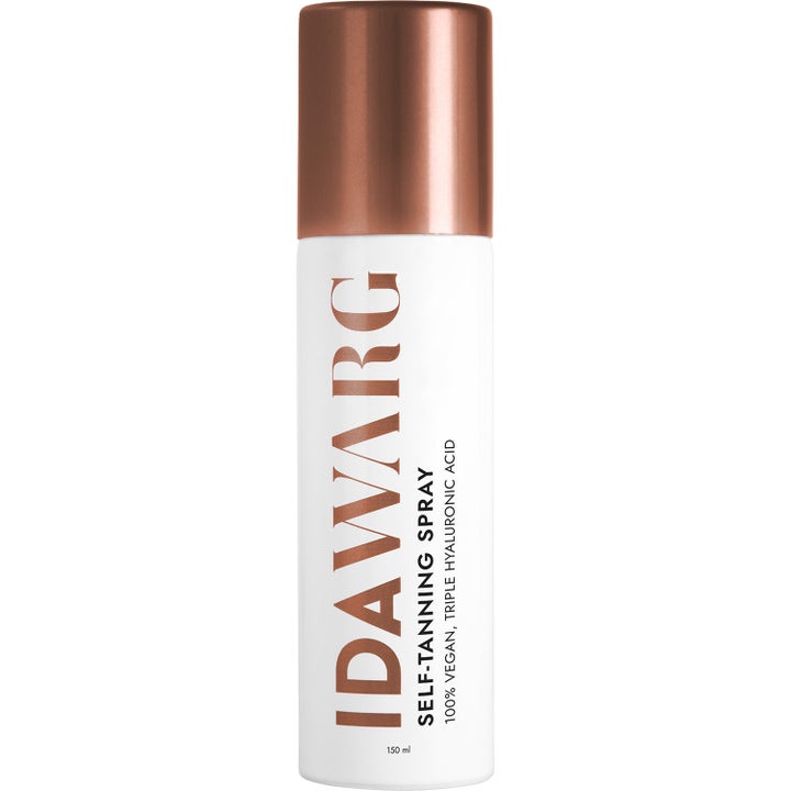 Ida Warg Self-Tanning Spray 150 ml fuktighetsgivende selvbruning i hvit sprayflaske med metallic bronsekork