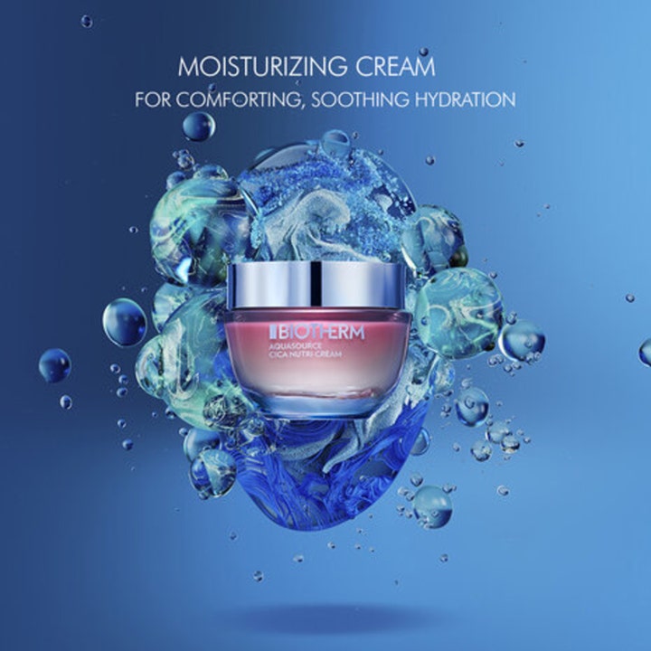 Biotherm Aquasource Cica Nutri 50 ml beroligende dagkrem i rosa glasskrukke omgitt av vannbobler og blått vann