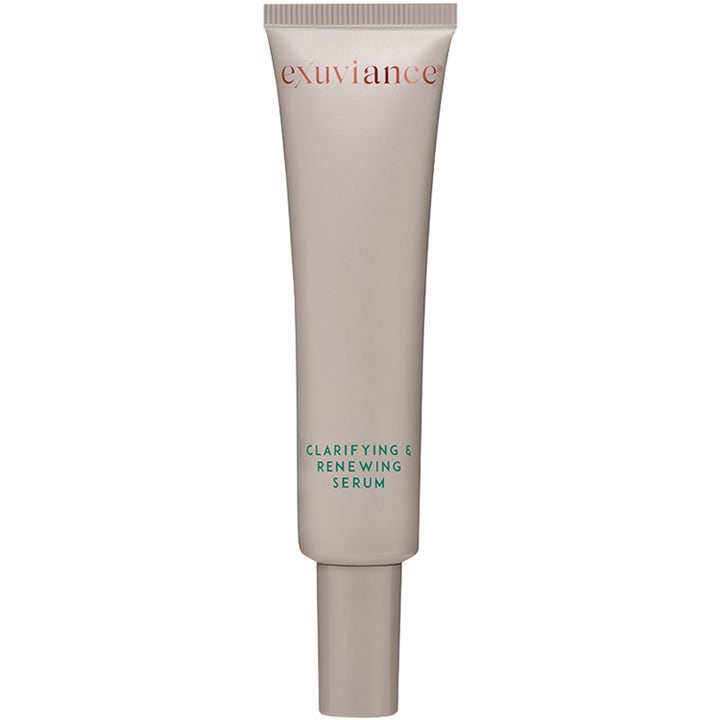 Exuviance Clarifying & Renewing Serum 30 ml er et fornyende ansiktsserum i en beige tube med grønn tekst.