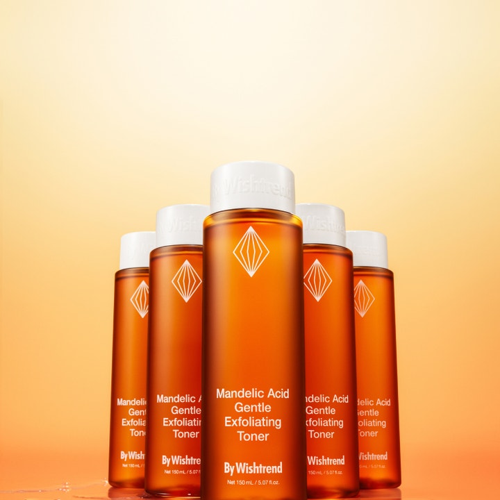 By Wishtrend Mandelic Acid Gentle Exfoliating Toner 150 ml eksfolierende toner i brune flasker med hvite korker.