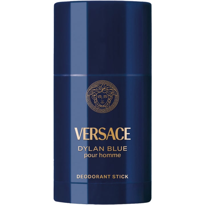 Versace Dylan Blue Pour Homme 75 ml deodorant stick som gir friskhet i en dyp blå hylse med gulldetaljer.