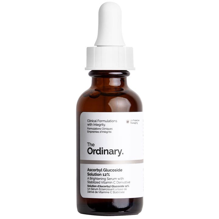 The Ordinary Ascorbyl Glucoside Solution 12% 30 ml opplysende serum som gir glød i brun glassflaske med hvit pipette