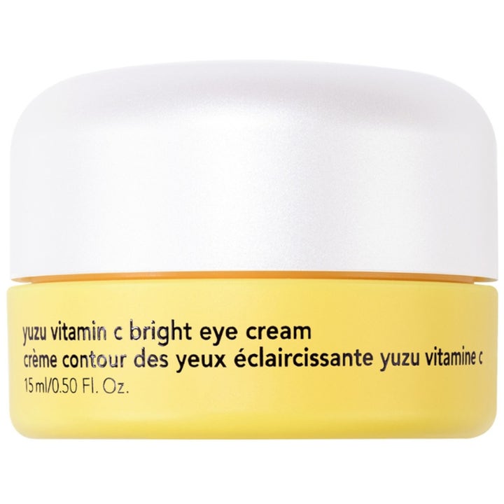 Saturday Skin Yuzu Vitamin C Bright Eye Cream 15 ml opplysende øyekrem i gul krukke med hvitt lokk.