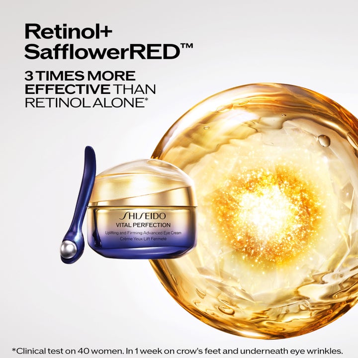 Shiseido Vital Perfection Eye Cream 15 ml mot rynker med Retinol og SafflowerRED ved siden av massasjeverktøy