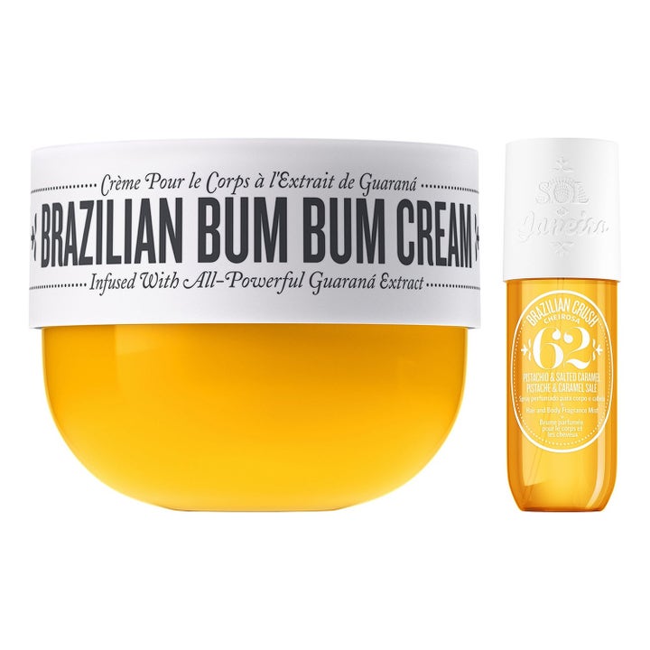 Sol de Janeiro Brazilian Bum Bum Duo sett med fuktighetsgivende kroppskrem og gul body mist med hvite korker.