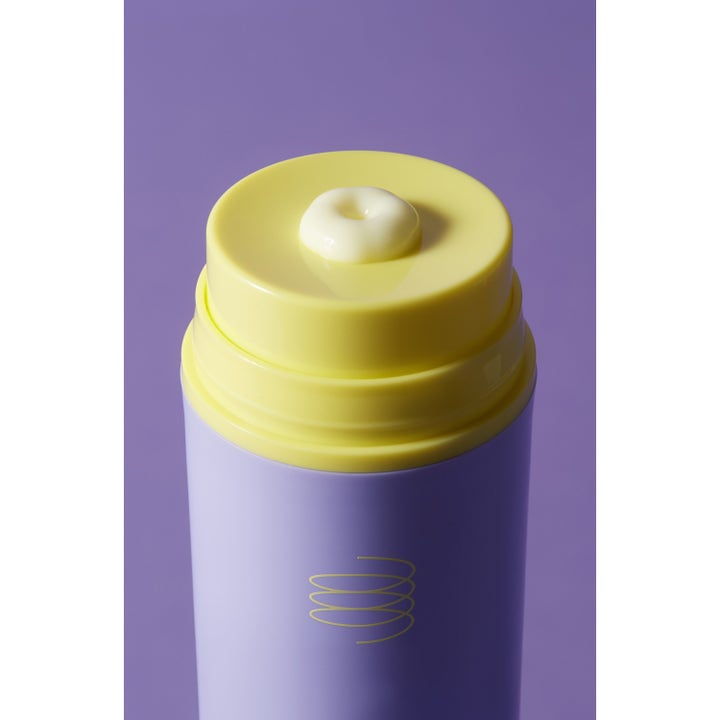 By Wishtrend Vitamin A-mazing Bakuchiol Body Lotion 150 g fornyende body lotion med retinal og kremet tekstur på gul pumpe