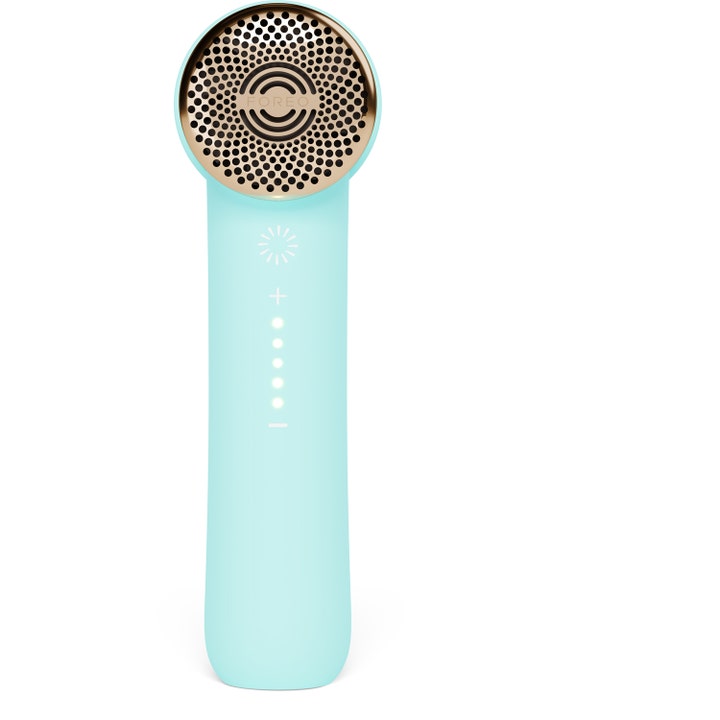 FOREO PEACH 2 go Arctic Blue 1 stk IPL hårfjerning gir glatt hud med lyseblått design og bronsefarget hode