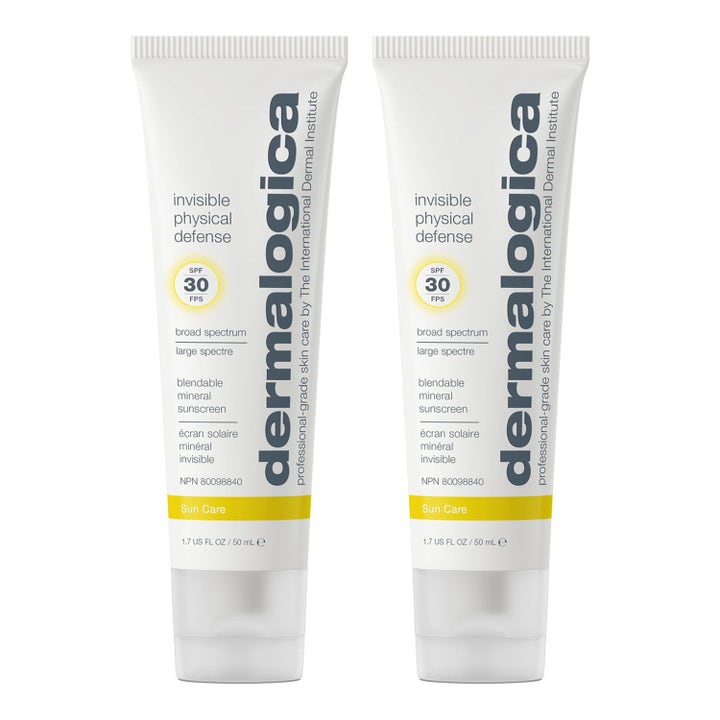 Dermalogica Invisible Physical Defense 50 ml solkrem gir usynlig beskyttelse i to hvite tuber med gule detaljer.
