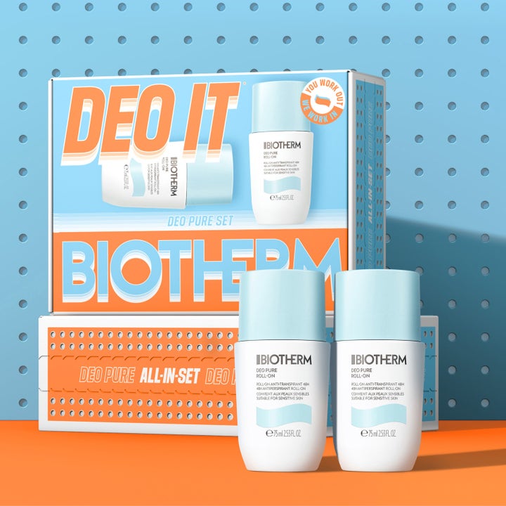 Biotherm Duo Deo Pure Set 150 ml antiperspirant roll-on med to hvite flasker og lyseblå korker foran gaveeske