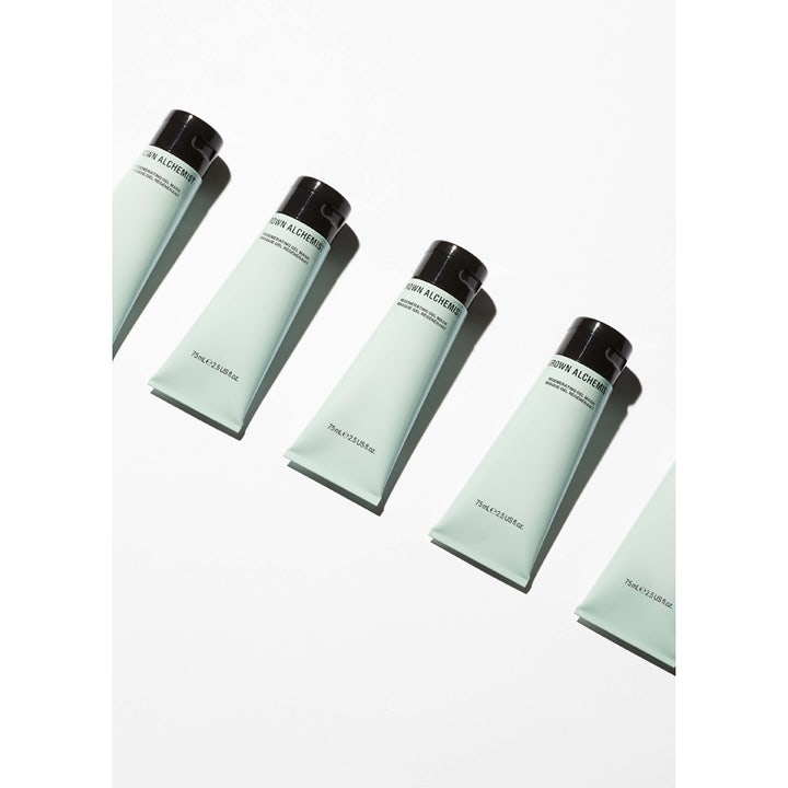 Grown Alchemist Regenerating Gel Mask 75 ml regenererende ansiktsmaske i flere mintgrønne tuber på hvit bakgrunn.