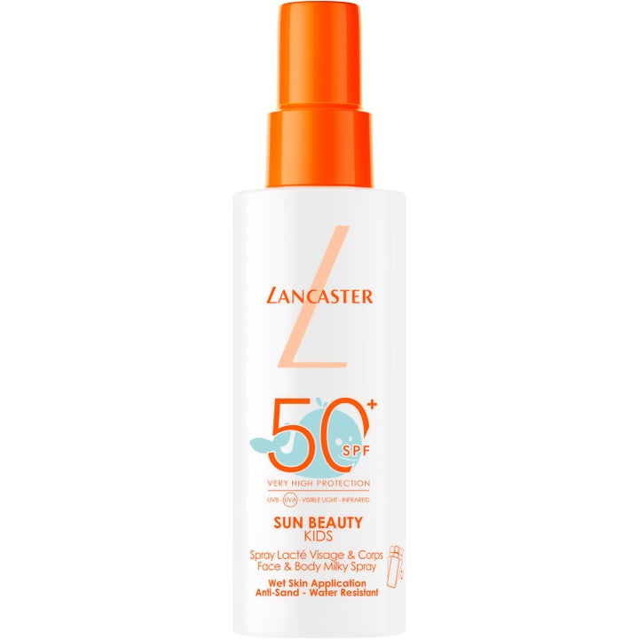 Lancaster Sun Beauty Kids Milky Spray SPF 50+ vannresistent solbeskyttelse i hvit sprayflaske med oransje kork.