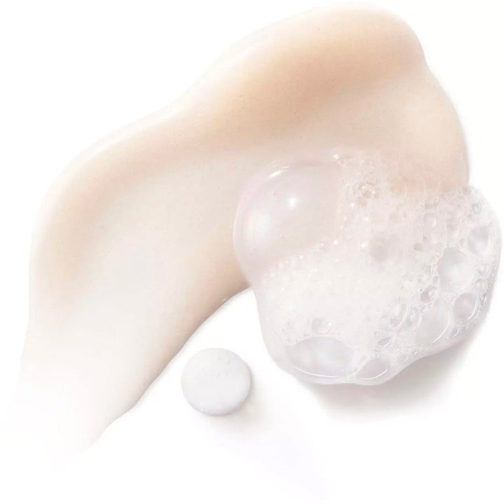 Elizabeth Arden Ceramide Skin Renewing Cleanser 125 ml ansiktsrens med kremet tekstur og luftig skum