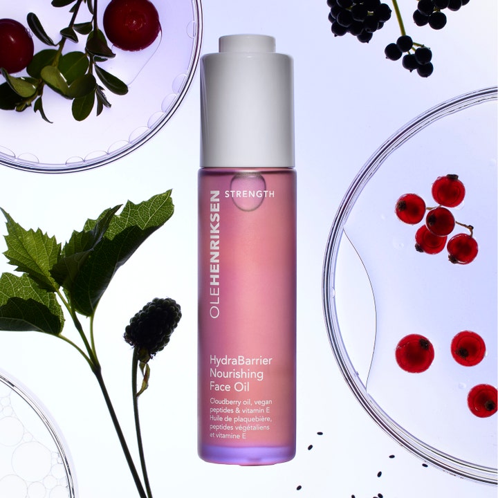 Ole Henriksen Strength HydraBarrier Face Oil 30 ml nærende ansiktsolje i lilla flaske med multer og vitamin E