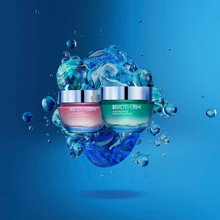 Biotherm Aquasource Cica Nutri 30 ml fuktighetsgivende dagkrem i rosa glasskrukke omgitt av friske blå vannbobler