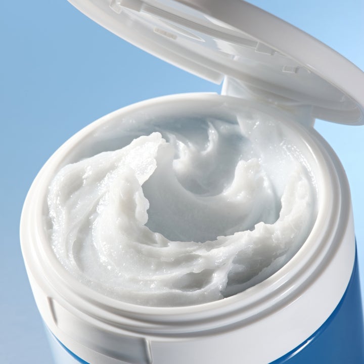 Dr. Ceuracle Hyal Reyouth Melting Foaming Balm 100 ml ansiktsrengjøring med hvit fløyelsmyk tekstur i åpen krukke