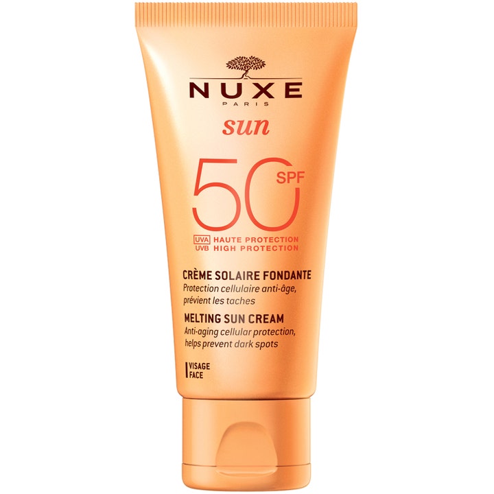 Nuxe Sun Melting Sun Cream SPF 50 ansiktskrem motvirker mørke flekker i en ferskenfarget tube.