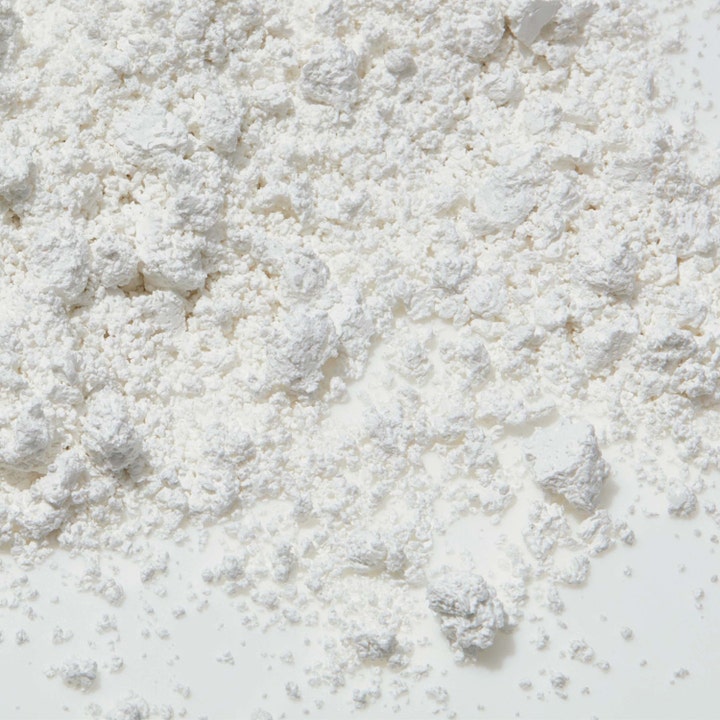 Mario Badescu Pore Minimizer 16 g ansiktsmaske med en hvit og smuldrete pulvertekstur som effektivt minsker porer