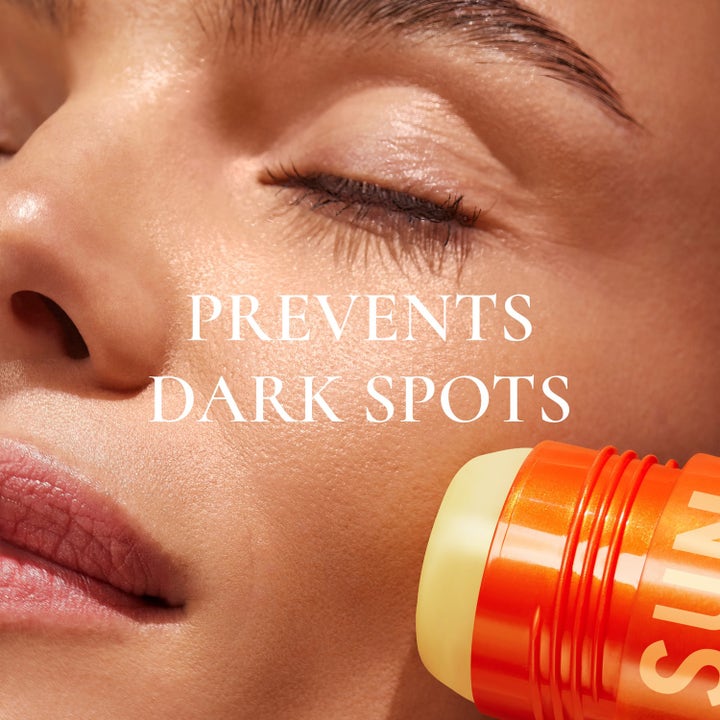 Nuxe Sun Stick Serum 25 g solkrem for ansiktet forebygger mørke flekker vist med teksten Prevents Dark Spots.