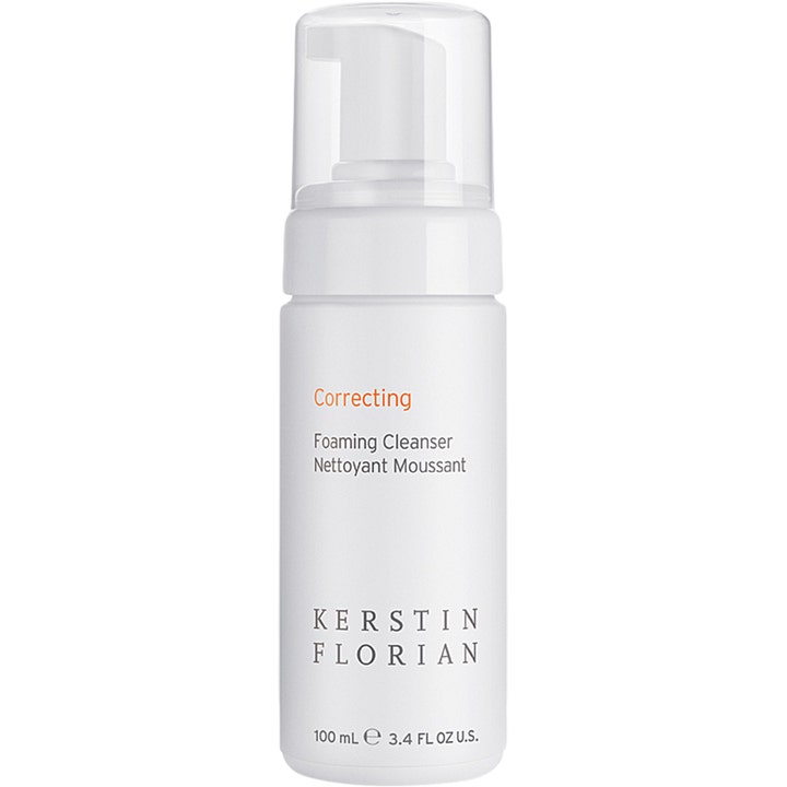 Kerstin Florian Correcting Foaming Cleanser 100 ml skummende ansiktsrens i hvit pumpeflaske med gjennomsiktig kork