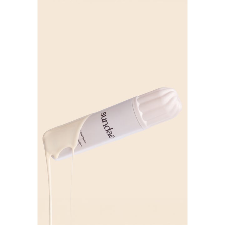 Sundae Whipped Shower Foam Coconut Cream 265 ml fuktighetsgivende dusjsåpe i hvit sprayboks med rennende kremet tekstur.