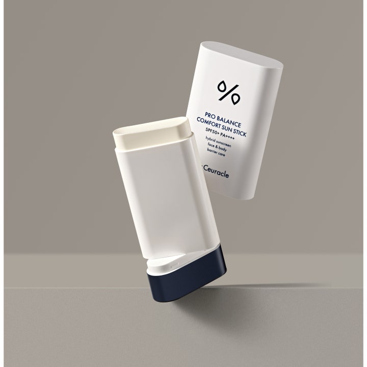 Dr. Ceuracle Pro Balance Sun Stick 18 g SPF50+ hvit solstift med mørkeblå vri-bunn og synlig kremet kjerne