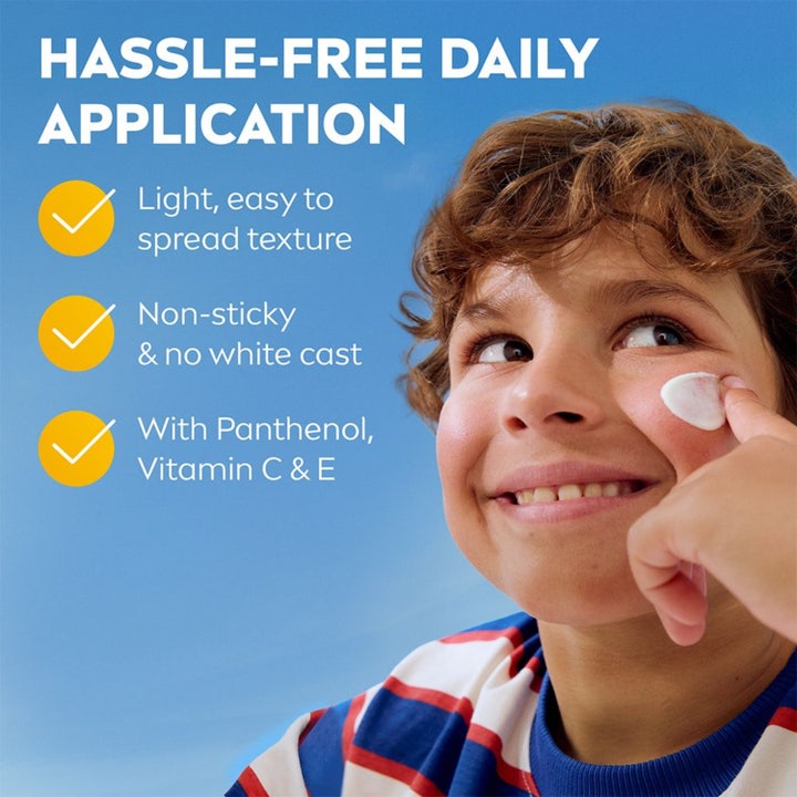 NIVEA Kids Daily UV Protect SPF50+ 100 ml solkrem med panthenol og vitamin C gir lett pleie til smilende barn.