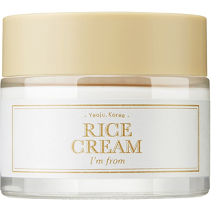 I'm from Rice Cream 50 g fuktighetskrem som gir glød i en glasskrukke med hvitt merke og beige lokk.