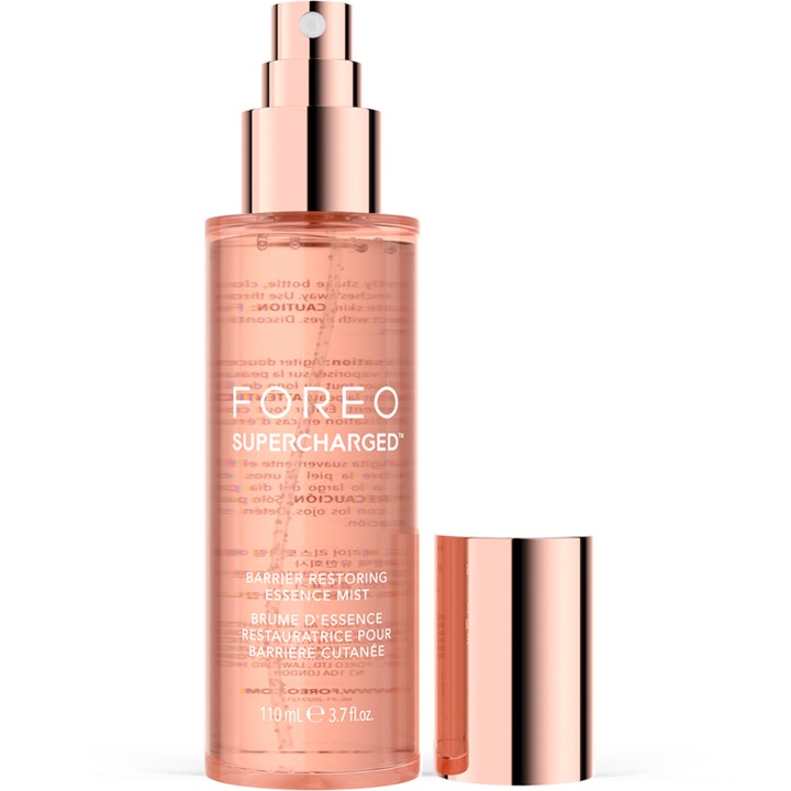 FOREO SUPERCHARGED Barrier Restoring Essence Mist 110 ml styrkende face mist i rosa flaske med rosegullpumpe