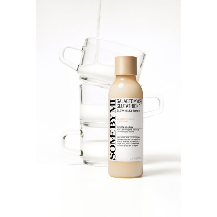 Some By Mi Galactomyces Glutathione Glow Milky Toner 200 ml foran stablede glasskopper med melkeaktig væske