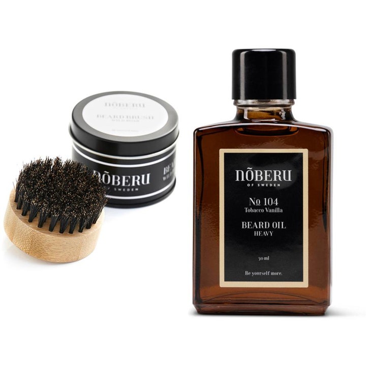 Nõberu Beard Oil Heavy 30 ml pleiende skjeggsett som gir fukt i brun glassflaske med tilhørende skjeggbørste i tre.