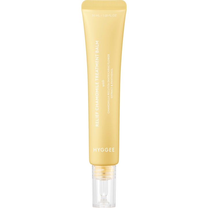 Hyggee Relief Chamomile Treatment Balm 30 ml beroligende ansiktsbalm i en lysegul tube med klar kork
