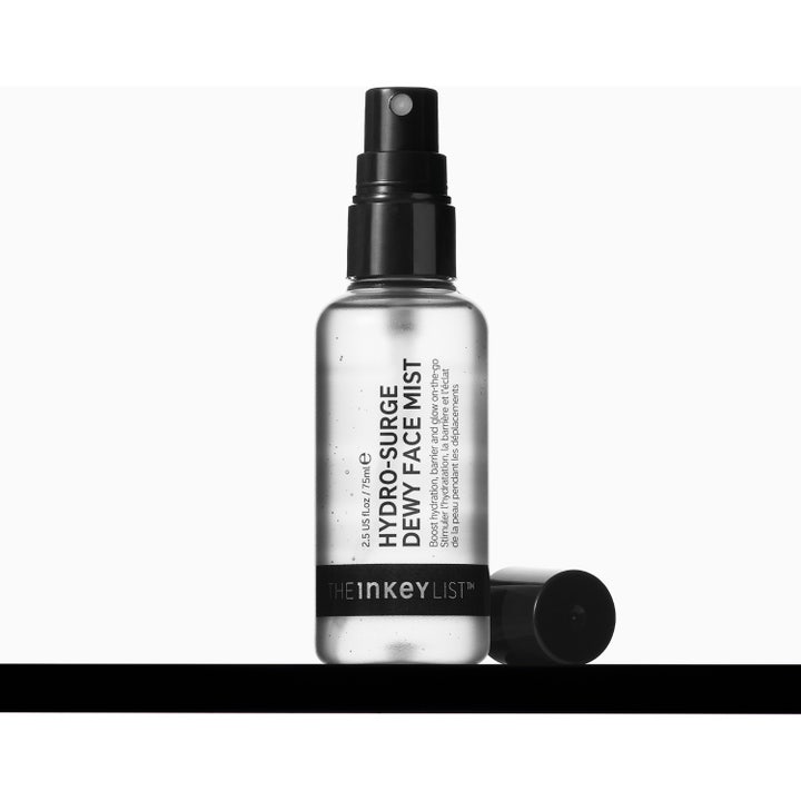 The INKEY List Hydro-Surge Dewy Face Mist 75 ml fuktighetsgivende ansiktsspray i frostet flaske og svart eske