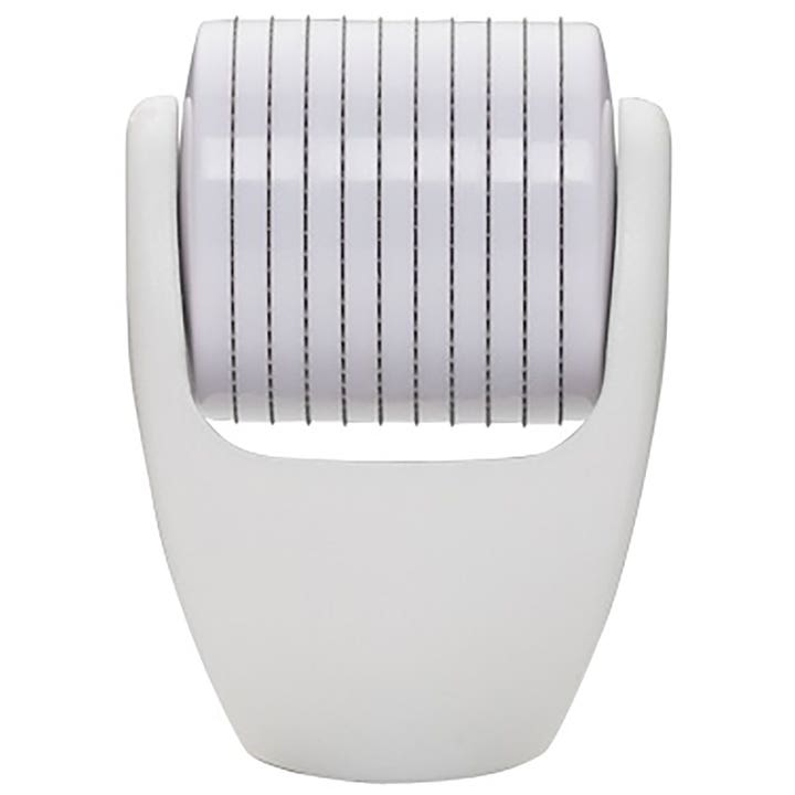 Skin Roller 1 stk mikronålsbehandling som fornyer huden med en hvit hudrulle med bred rulle og tette rader av nåler