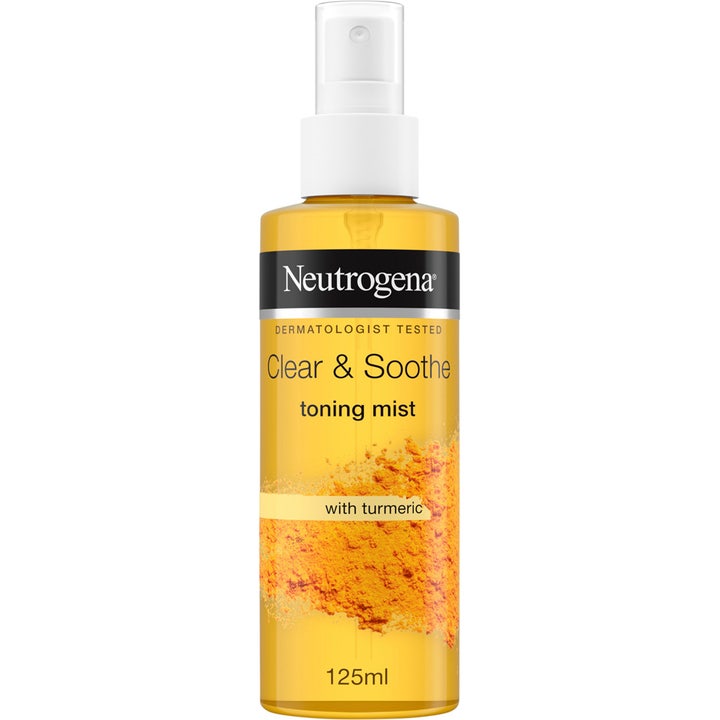 Neutrogena Clear & Soothe 125ml beroligende ansiktsspray med gurkemeie i gul gjennomsiktig flaske med hvit spraytopp