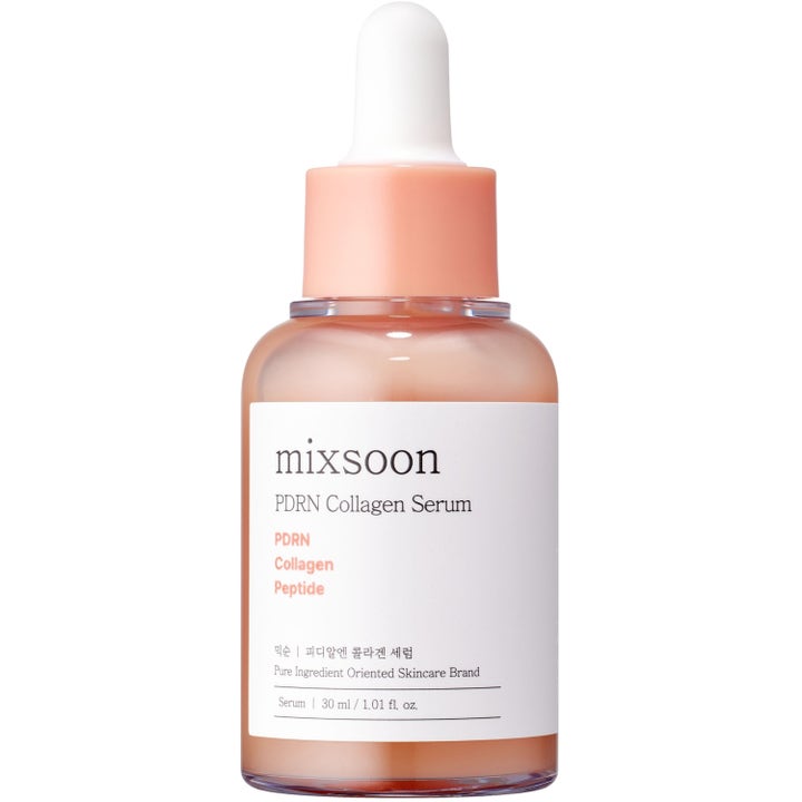 mixsoon PDRN Collagen Serum 30 ml oppstrammende ansiktsserum i glassflaske med ferskenfarget væske og hvit etikett