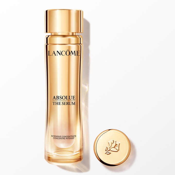 Lancôme Absolue The Serum regenererende ansiktsserum i en luksuriøs gullfarget glassflaske med matchende gullokk.