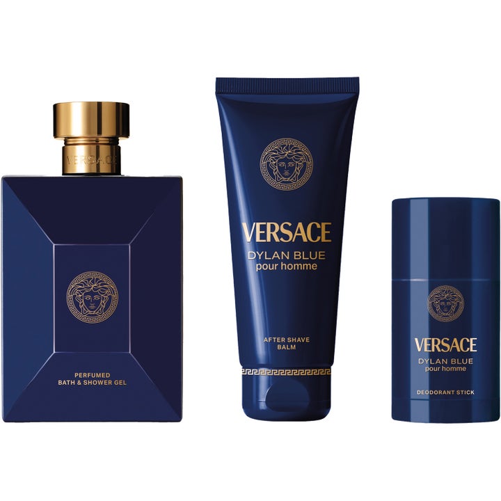 Versace Pour Homme Dylan Blue After Shave Balm 100 ml beroligende after shave i blå tube vist med dusjgelé og deodorant