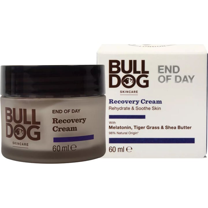 Bulldog End of Day Recovery Cream 60 ml beroligende ansiktskrem i frostet krukke og eske med sheasmør og melatonin.