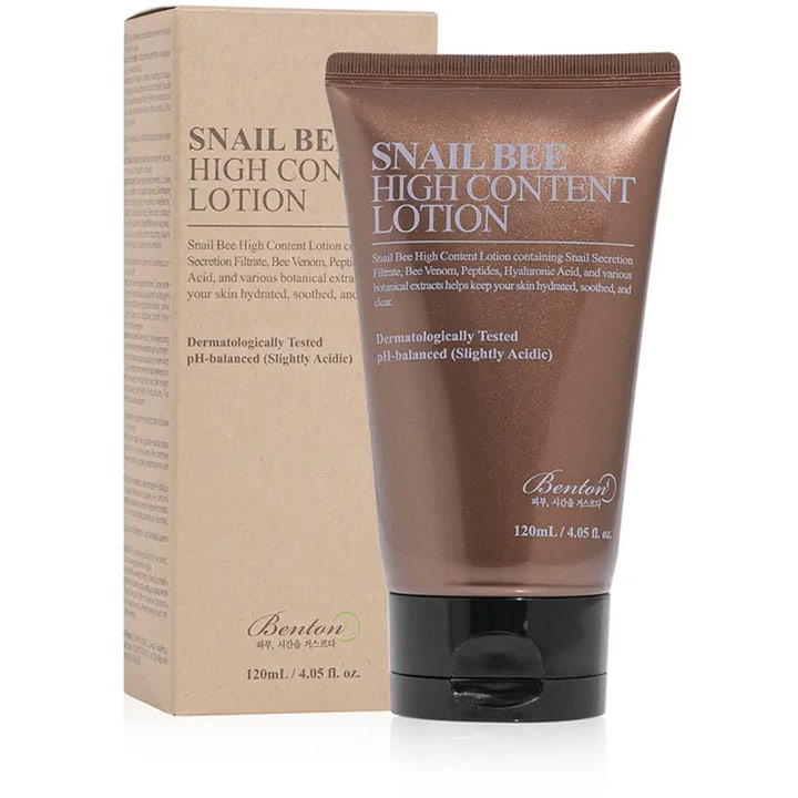 Benton Snail Bee High Content Lotion 120 ml beroligende ansiktskrem i brun tube med beige eske.