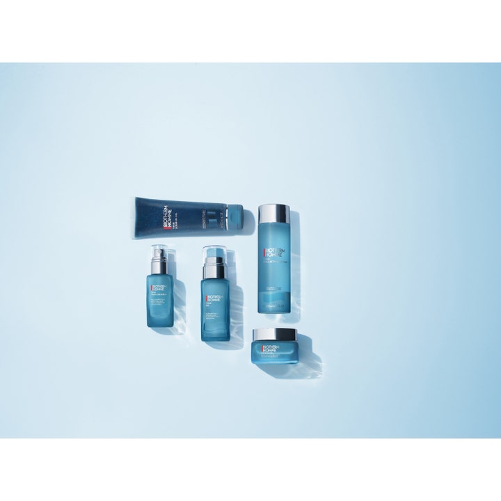 Biotherm T-Pur Anti Oil & Shine Gel 50 ml mattende dagkrem i en serie hudpleieprodukter på lyseblå bakgrunn.