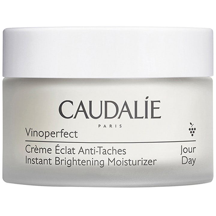 Caudalie Vinoperfect 50 ml glødgivende dagkrem mot mørke flekker i frostet glasskrukke med hvitt lokk
