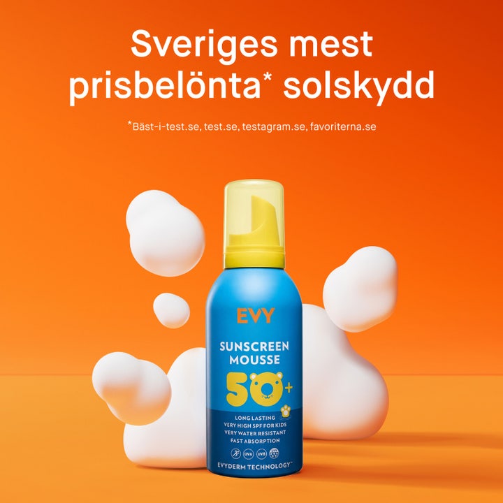 EVY Technology Sunscreen Mousse For Kids 150 ml solkrem SPF 50 oransje bakgrunn med tekst om høyeste UVA-beskyttelse