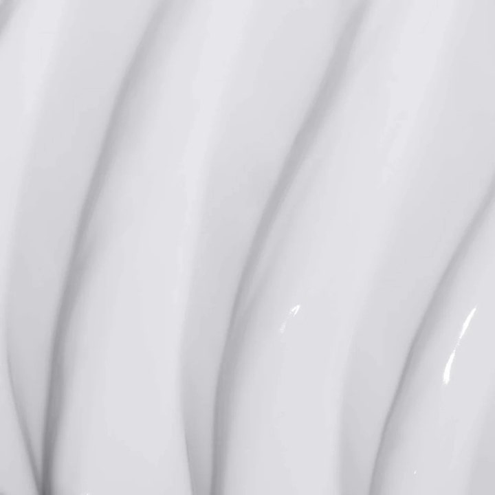 Dermalogica Super Rich Repair 15 ml nærende ansiktskrem med en tykk og glansfull hvit kremtekstur i bølgemønster