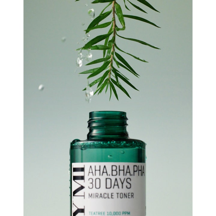 Some By Mi Aha-Bha-Pha 30 Days Miracle Toner 150 ml med teatree og vanndråper fra en grønn gren