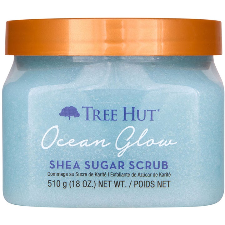 Tree Hut Ocean Glow Shea Sugar Scrub 510 g eksfolierende kroppsskrubb med lyseblå tekstur og oransje lokk.