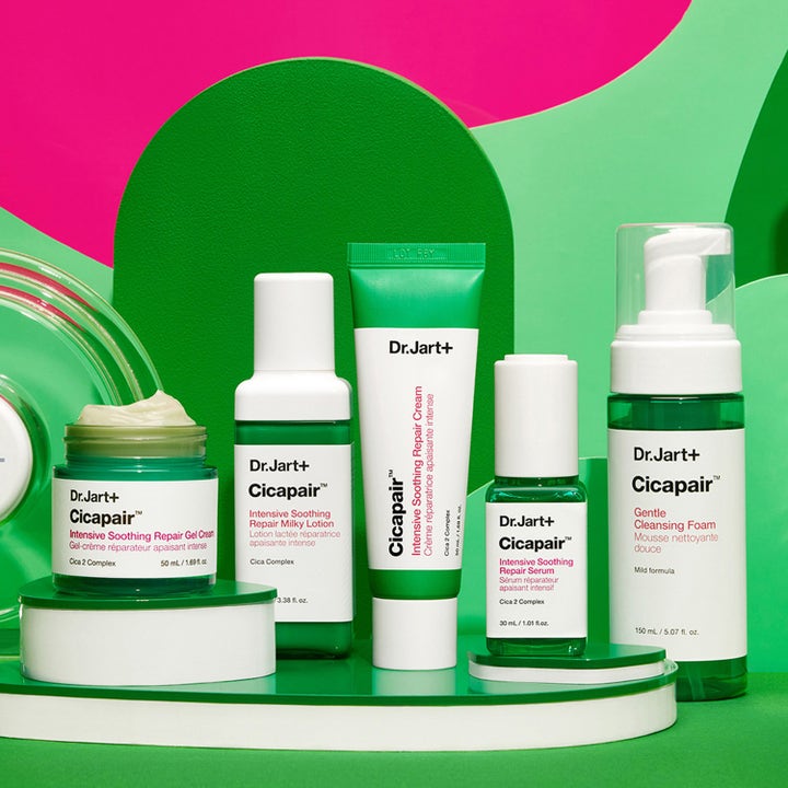 Dr.Jart+ Cicapair Gentle Cleansing Foam 150 ml beroligende ansiktsrens i pumpeflaske vist i en grønn produktserie.